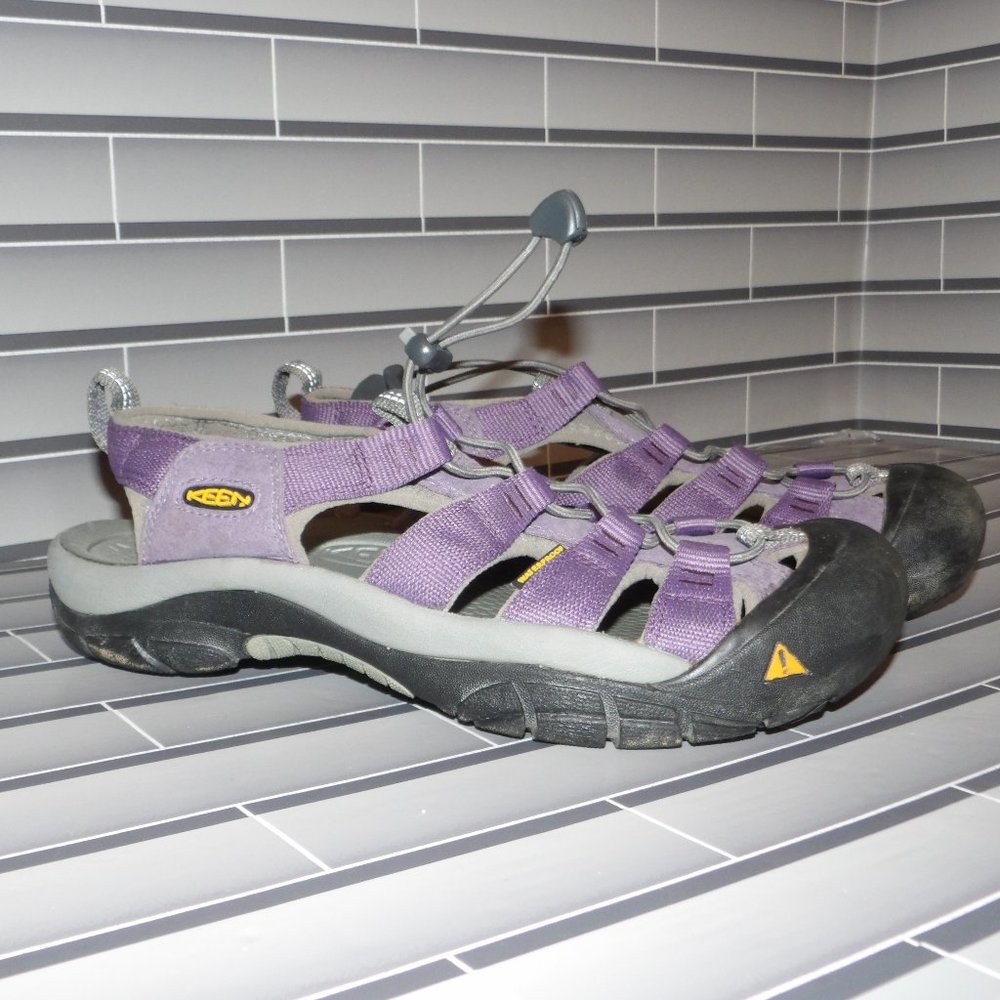 Keen womens sandals size 9.5US 7UK 40EU purple hiking outdoor shoes gently used